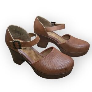 b.o.c. Gia clogs in brown leather, size 9. Mary Jane comfort shoes with block he